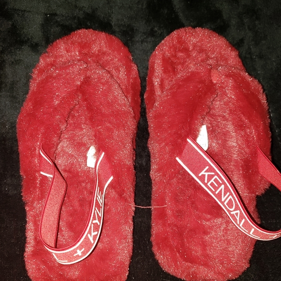 Kendall & Kylie Jenner Slippers - Picture 2 of 8